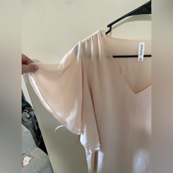 ✨Zenana Short Sleeve Vneck Nude Blouse Size M - Picture 5 of 8
